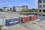 17-09-2021 Breda - Bij het Rat Verlegh stadion van NAC zijn zeecontainers tegen de zware wanden geplaatst. Onderzoek heeft onlangs uitgewezen dat de wanden qua constructie niet veilig zijn. De zeecontainers dienen als voorzorgsmaatregel zodat de wanden niet om kunnen vallen.. - Fotokrant
